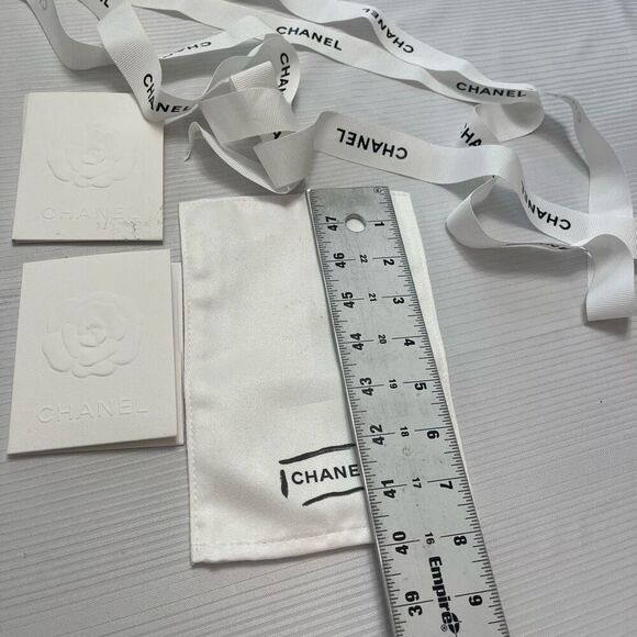 CHANEL HANDBAG CLEANING SOFT CLOTH and WHITE RIBBON - Picture 2 of 6